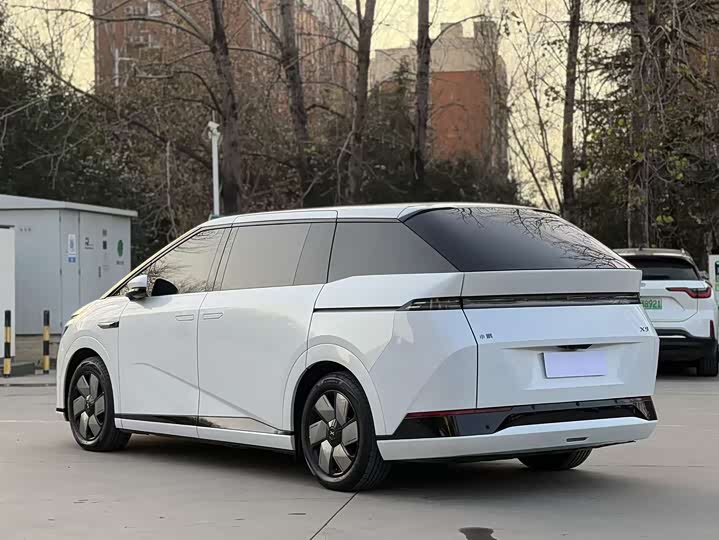 XPeng X9 2025 2025款 纯电 650长续航 Max