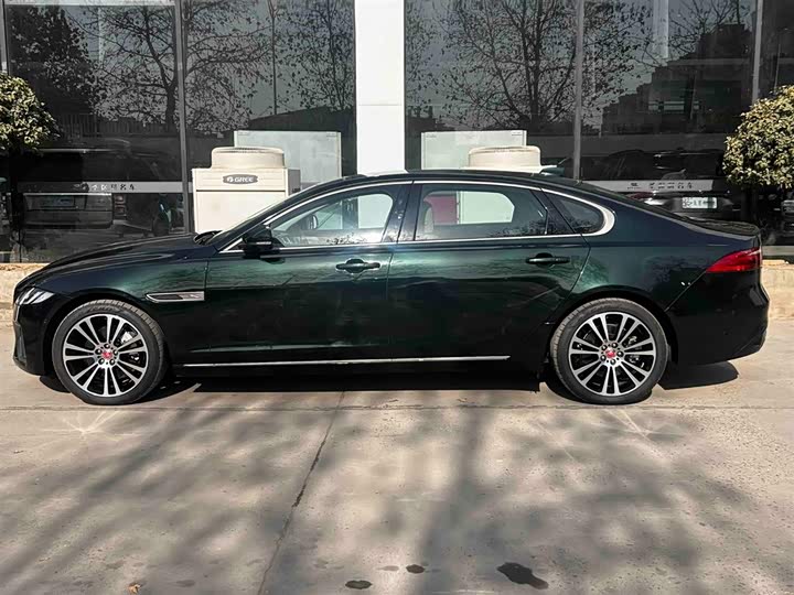 Jaguar XF L 2024 2024款 2.0T P250 两驱尊享豪华版