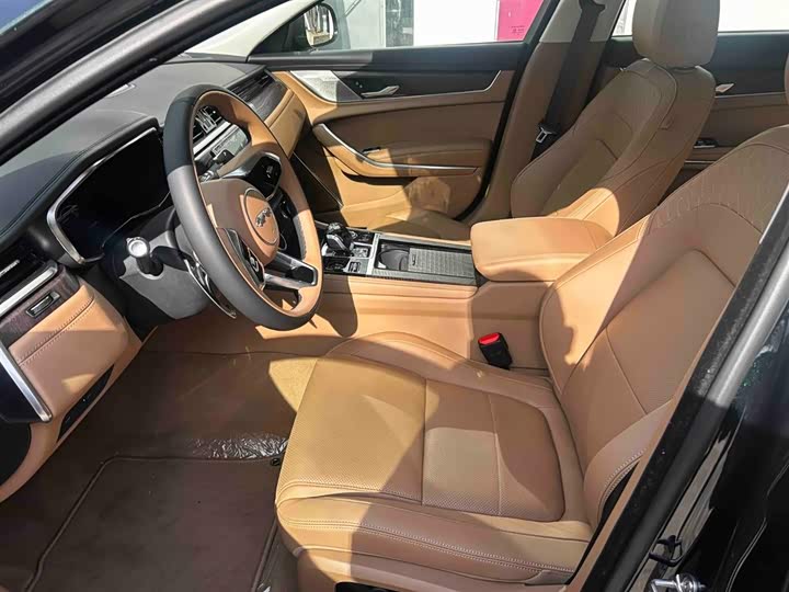 Jaguar XF L 2024 2024款 2.0T P250 两驱尊享豪华版