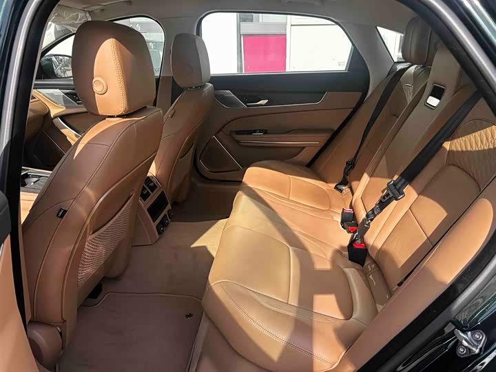 Jaguar XF L 2024 2024款 2.0T P250 两驱尊享豪华版