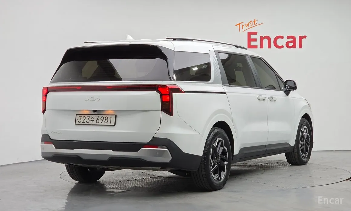 Kia Carnival 2023 9-Seater Prestige