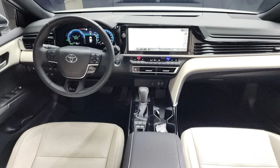 Toyota Camry 2024 2.5 XLE Hybrid