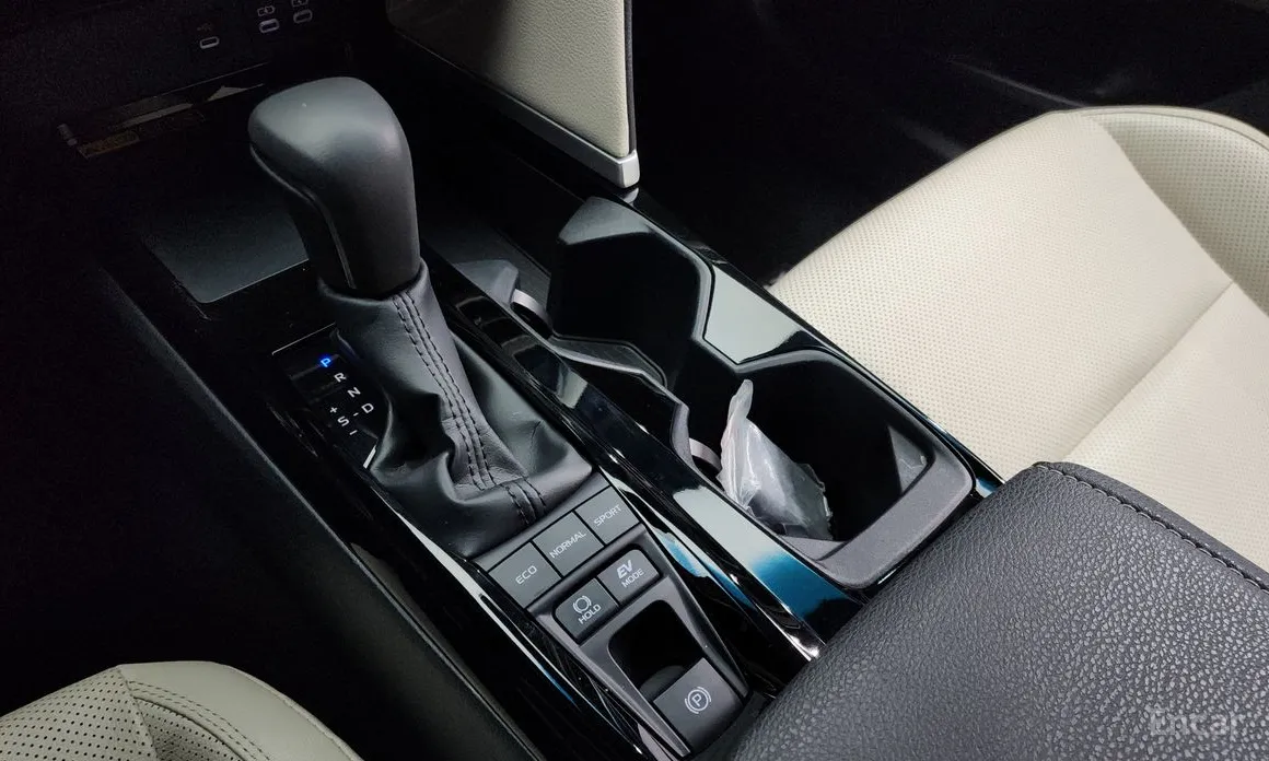 Toyota Camry 2024 2.5 XLE Hybrid