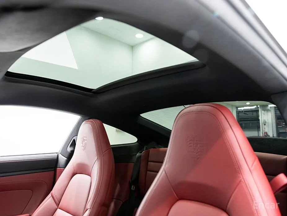 Porsche 911 2019 Carrera 4 GTS