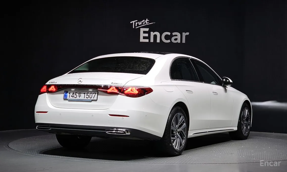 Mercedes-Benz E-Class 2024 E220d 4MATIC Exclusive