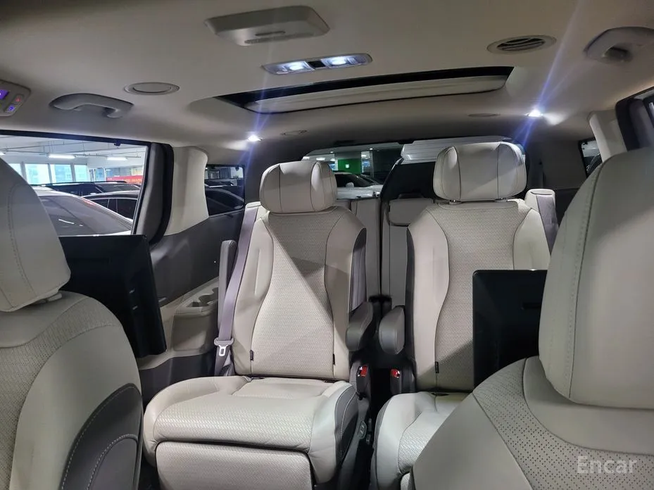 Kia Carnival 2023 Gasoline 7-Seater Signature