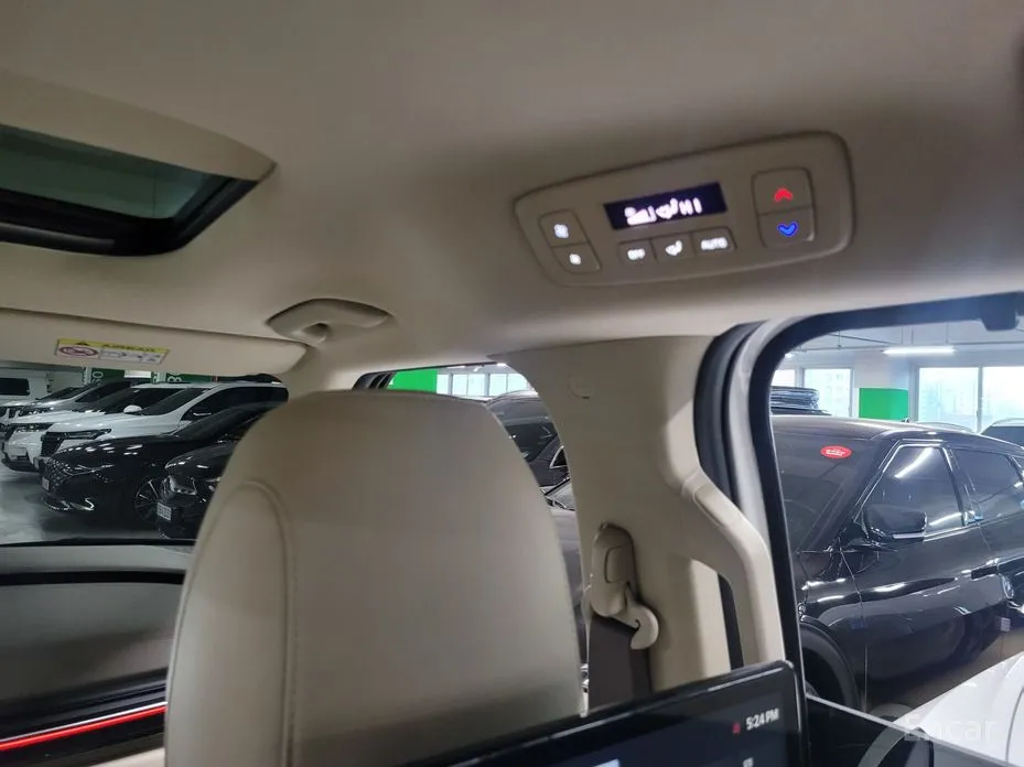 Kia Carnival 2023 Gasoline 7-Seater Signature