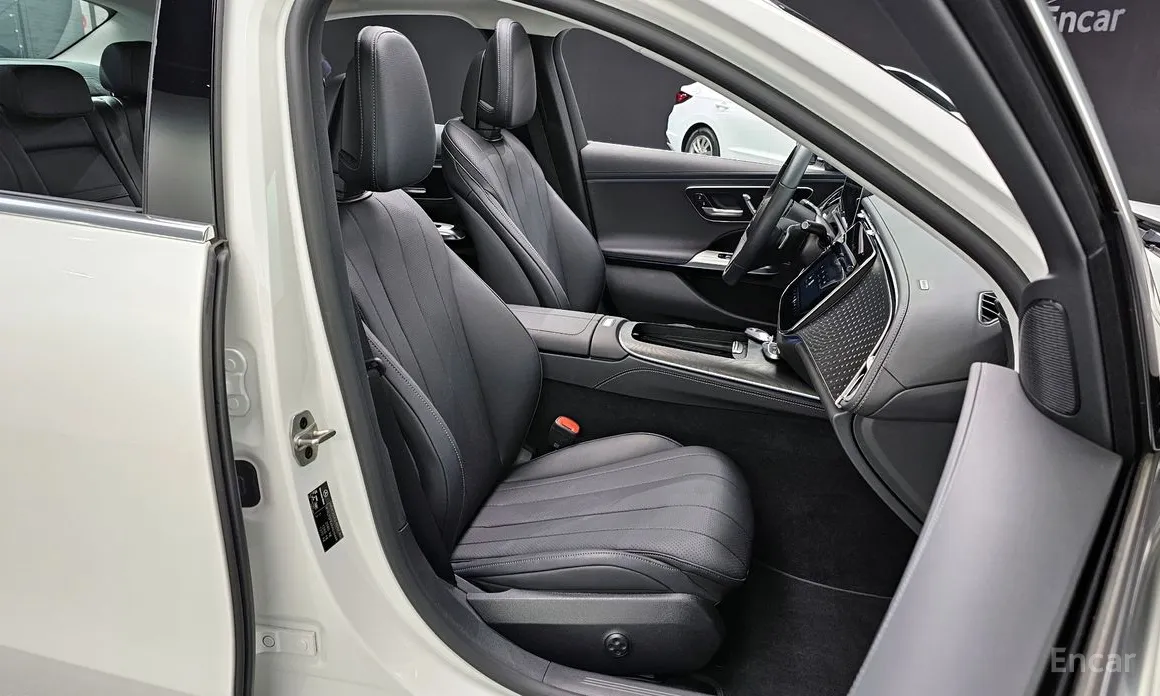 Mercedes-Benz E-Class 2024 E220d 4MATIC Exclusive