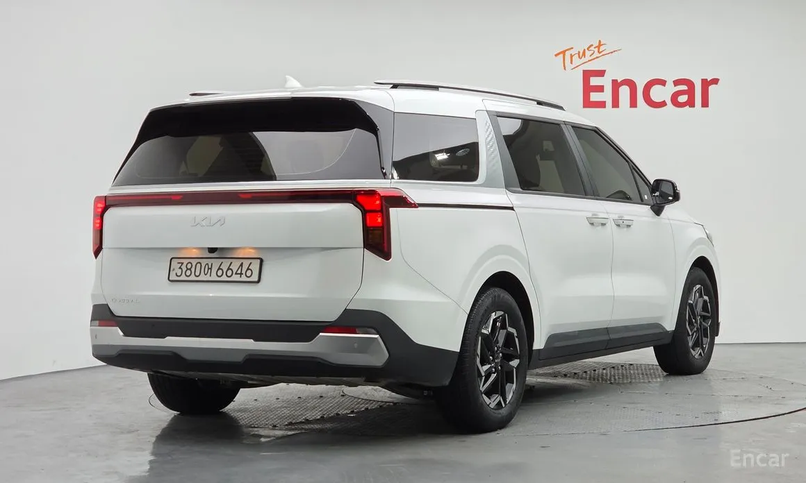 Kia Carnival 2023 9-Seater Prestige