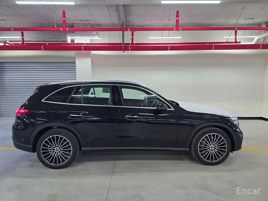 Mercedes-Benz GLC-Class 2023 GLC300 4MATIC AMG Line