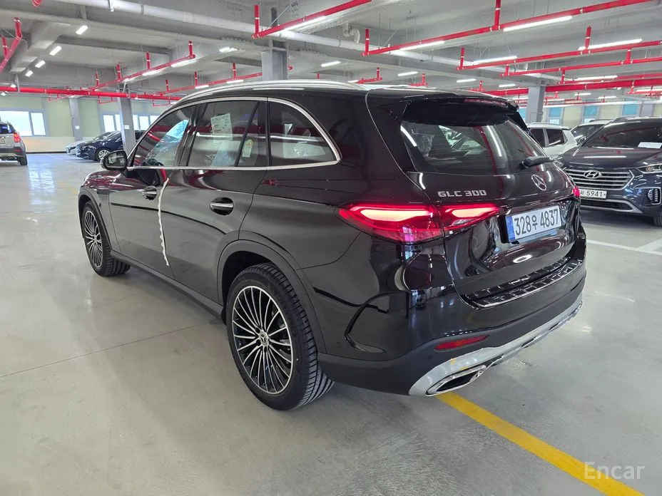 Mercedes-Benz GLC-Class 2023 GLC300 4MATIC AMG Line
