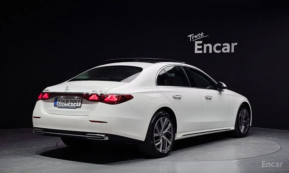 Mercedes-Benz E-Class 2024 E220d 4MATIC Exclusive