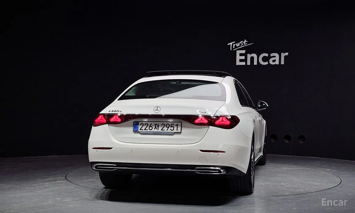 Mercedes-Benz E-Class 2024 E220d 4MATIC Exclusive