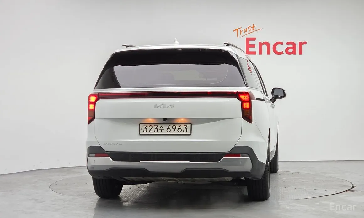 Kia Carnival 2023 9-Seater Prestige