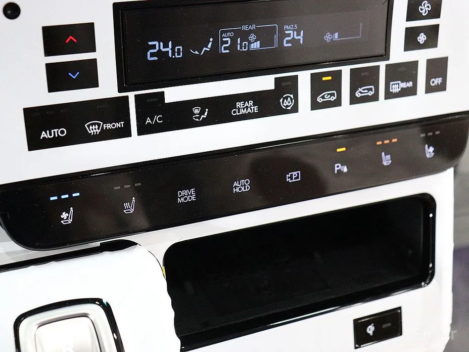 Hyundai Staria 2021 4WD Lounge 9-Seater