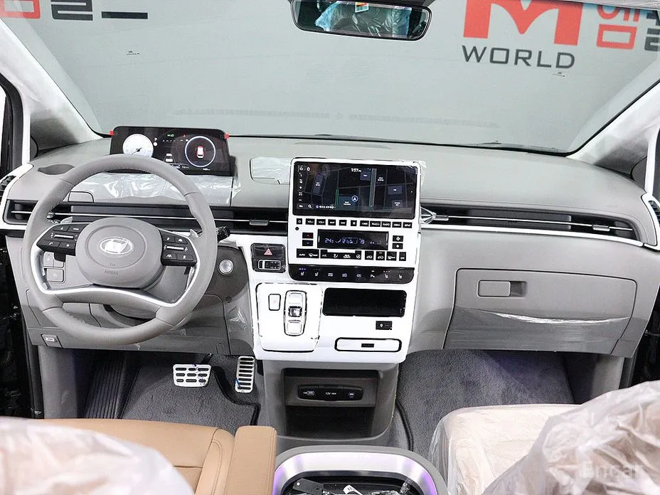 Hyundai Staria 2021 4WD Lounge 9-Seater