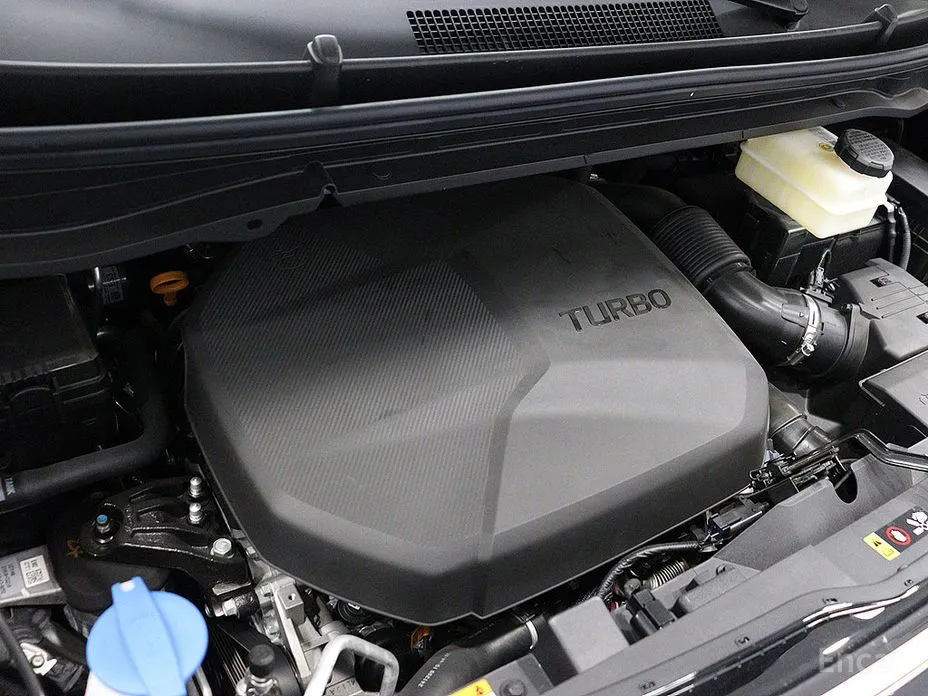 Hyundai Staria 2021 4WD Lounge 9-Seater