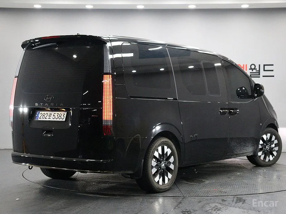 Hyundai Staria 2021 4WD Lounge 9-Seater