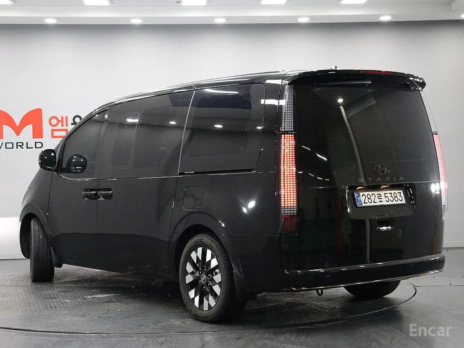 Hyundai Staria 2021 4WD Lounge 9-Seater