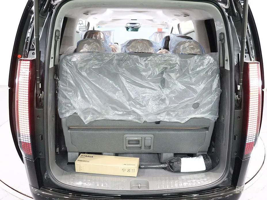 Hyundai Staria 2021 4WD Lounge 9-Seater