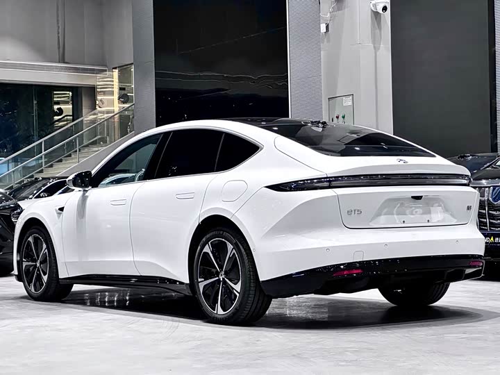 2025 Nio ET5