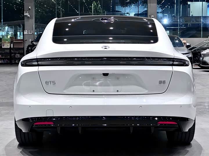 2025 Nio ET5