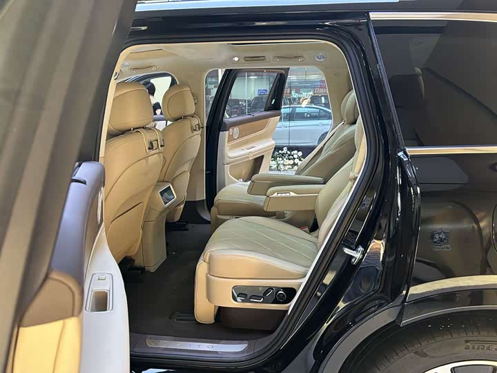 Aito M9 2025 2025款 增程 Ultra版 52kWh 6座版