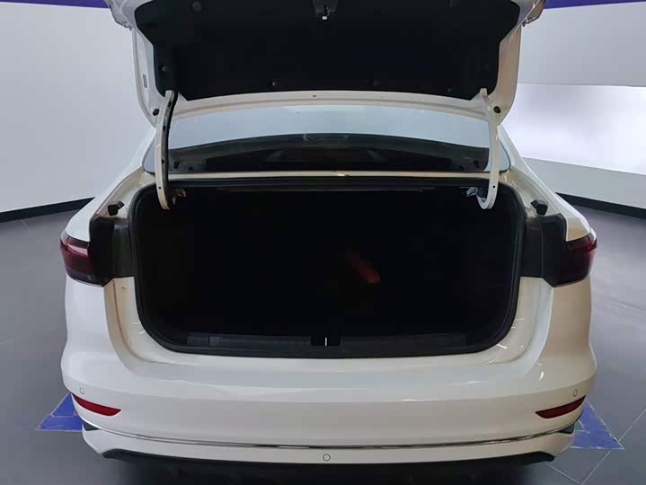 Geely Emgrand 2025 2025款 第4代 1.5L CVT旗舰型