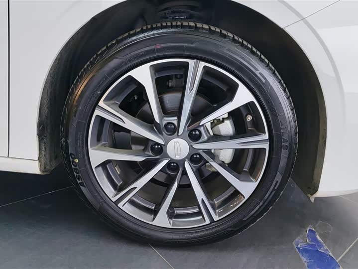 Geely Emgrand 2025 2025款 第4代 1.5L CVT旗舰型