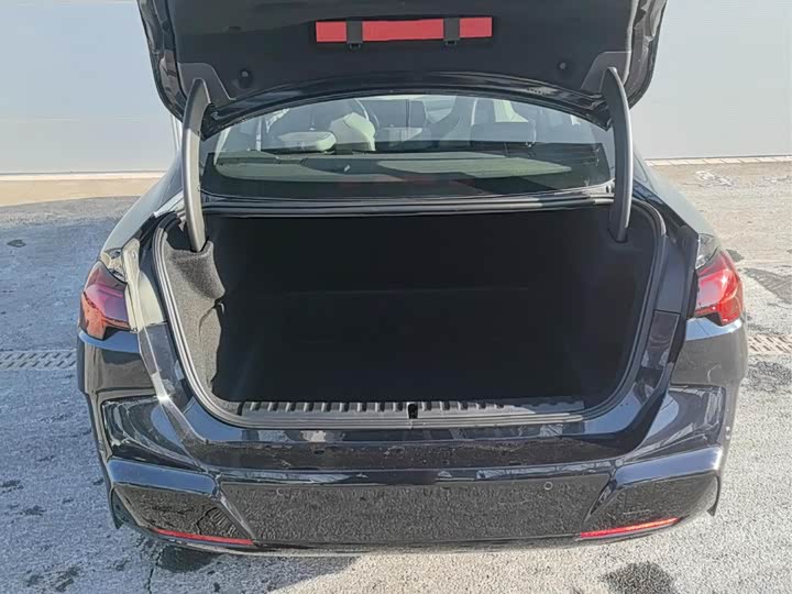 BMW 2 Series 2025 2025款 225L M运动曜夜套装