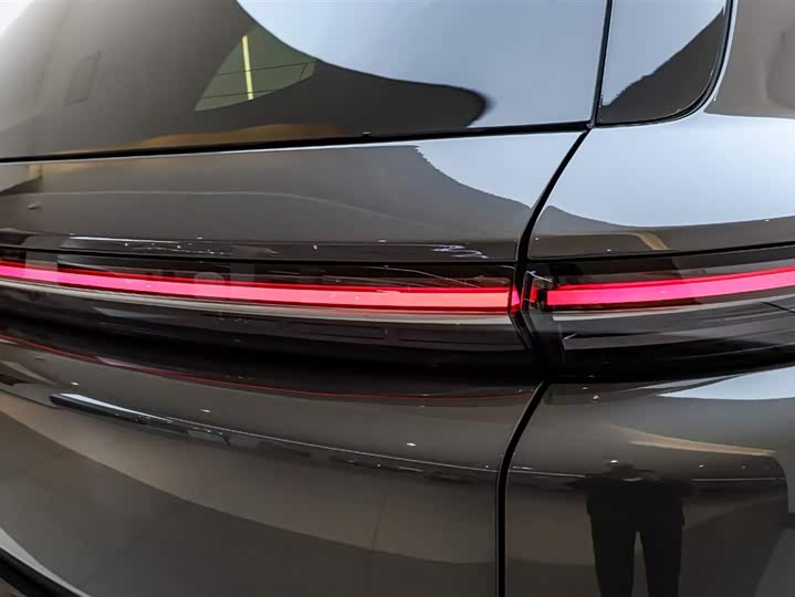 LiXiang L8 2025 2025款 Ultra 智能焕新版