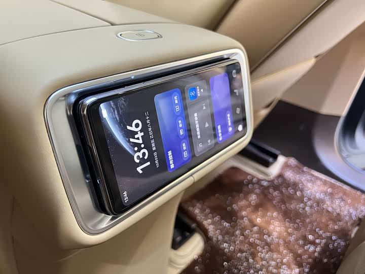 Aito M9 2025 2025款 增程 Ultra版 52kWh 6座版