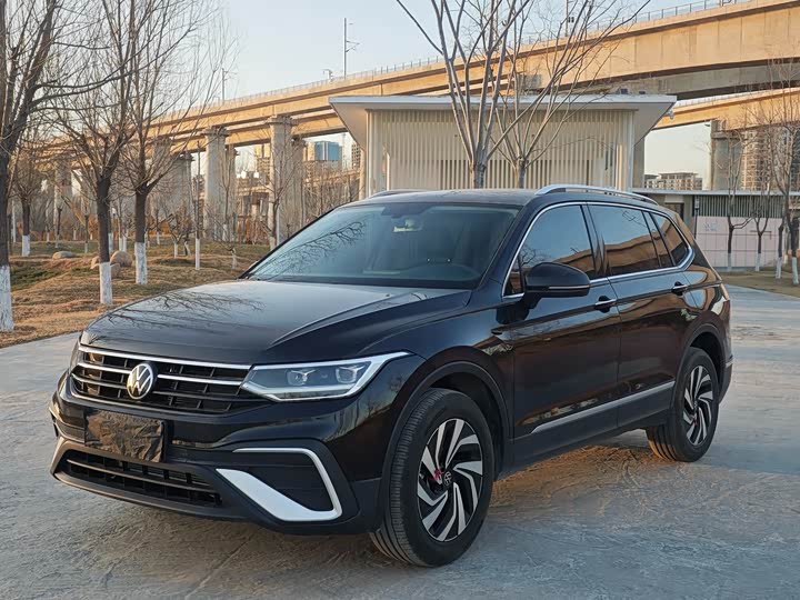 Volkswagen Tiguan L Pro 2025 2025款 出众款 300TSI 自动两驱龙腾版