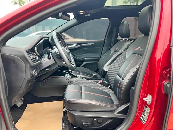 Ford Focus 2022 2022款 两厢 EcoBoost 180 自动ST Line