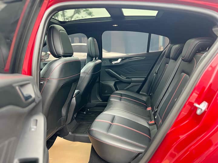 Ford Focus 2022 2022款 两厢 EcoBoost 180 自动ST Line