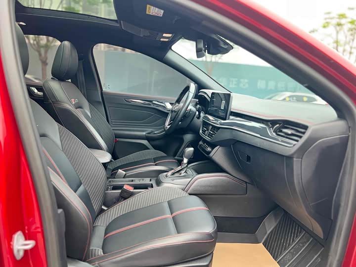 Ford Focus 2022 2022款 两厢 EcoBoost 180 自动ST Line