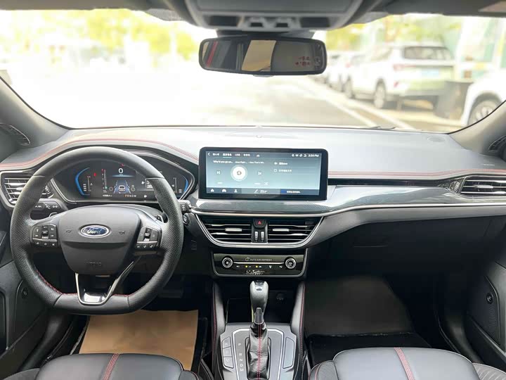 Ford Focus 2022 2022款 两厢 EcoBoost 180 自动ST Line