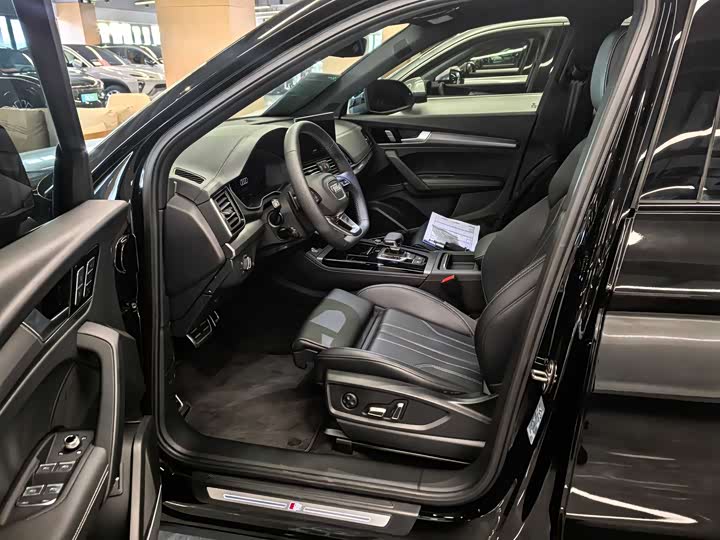 Audi Q5L 2025 2025款 45周年典藏版 45 TFSI 豪华动感型