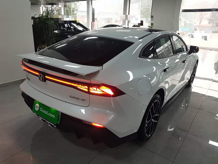Changan UNI-V Hybrid 2024 2024款 蓝鲸智电iDD 136km 智尊型