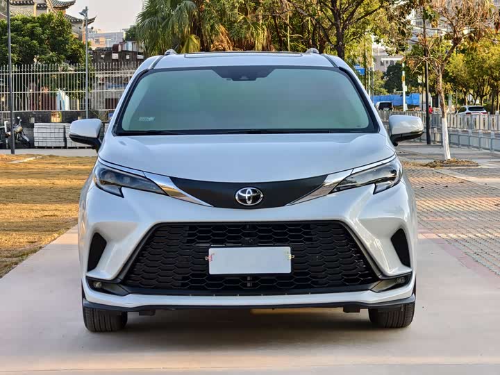 Toyota Granvia 2024 2024款 2.5L混动 舒适版