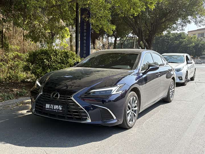 2025 Lexus ES