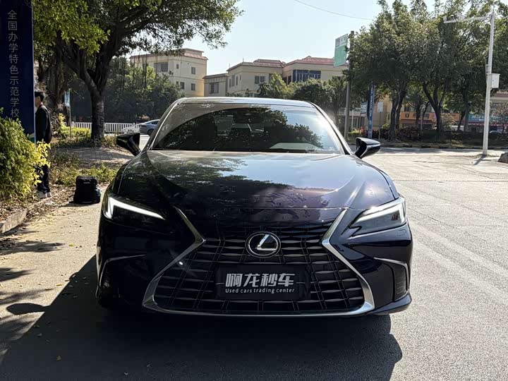 2025 Lexus ES