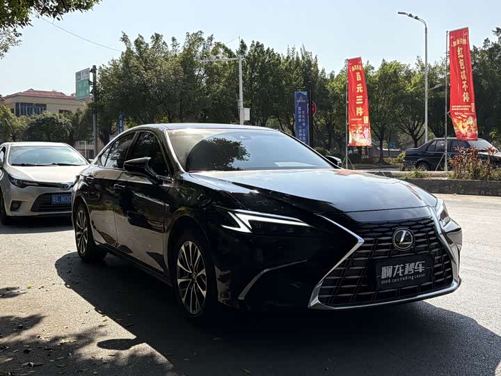 2025 Lexus ES