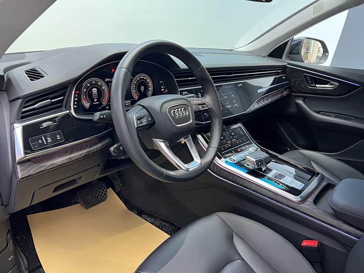 Audi Q8 2023 2023款 55 TFSI 臻选动感型