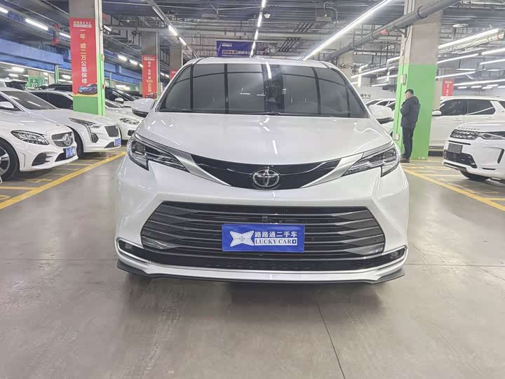 Toyota Sienna 2024 2024款 2.5L混动 四驱尊贵版