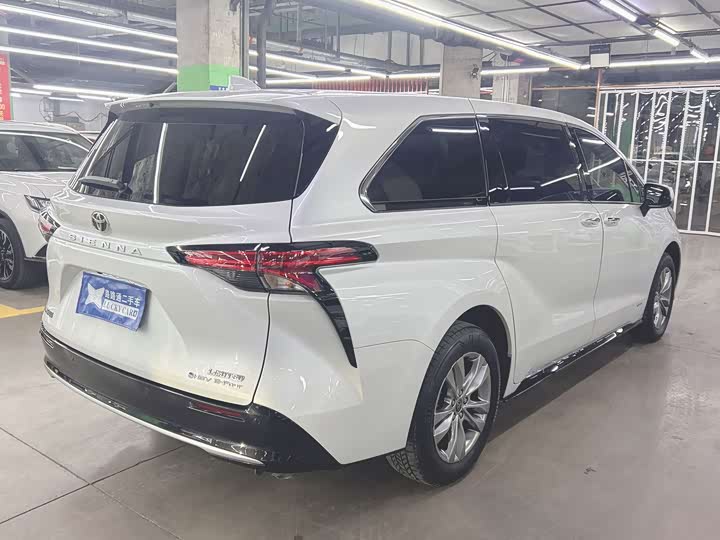 Toyota Sienna 2024 2024款 2.5L混动 四驱尊贵版
