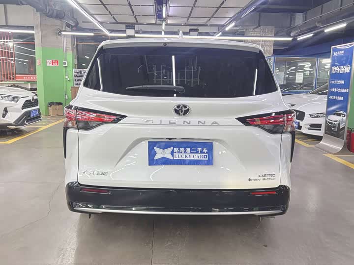 Toyota Sienna 2024 2024款 2.5L混动 四驱尊贵版