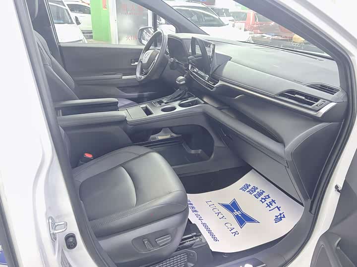 Toyota Sienna 2024 2024款 2.5L混动 四驱尊贵版