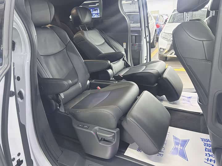 Toyota Sienna 2024 2024款 2.5L混动 四驱尊贵版