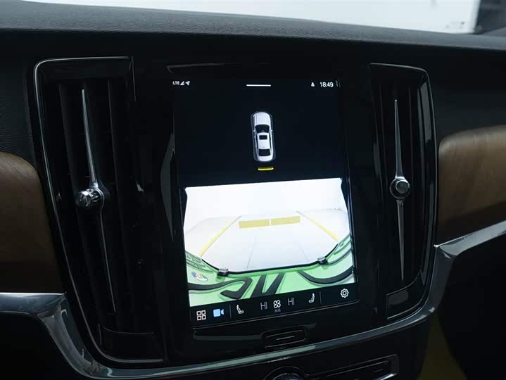 2025 Volvo S90 Hybrid